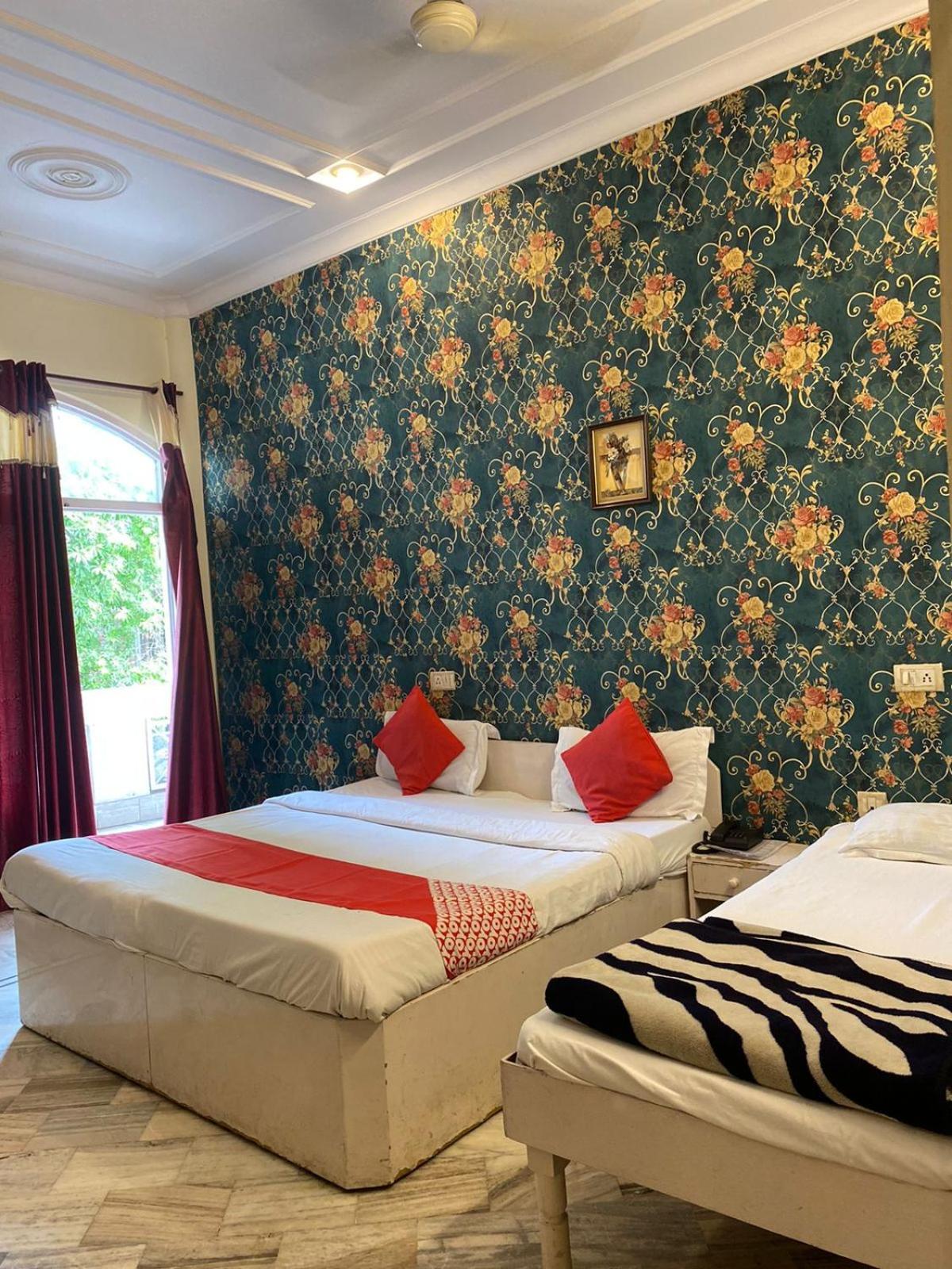 Hotel Haridarshan Just 20 Footsteps From Golden Temple Amritsar